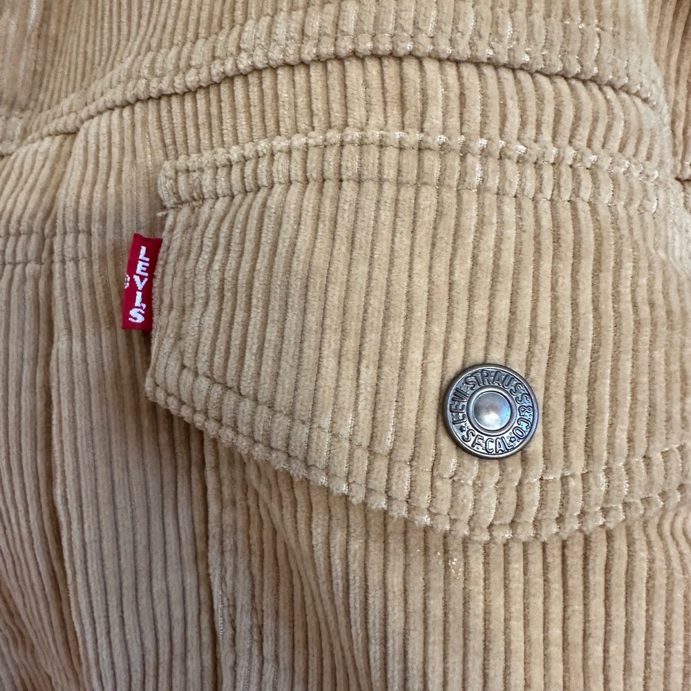 Cropped Levi’s jacket size small - Picture 3 of 7